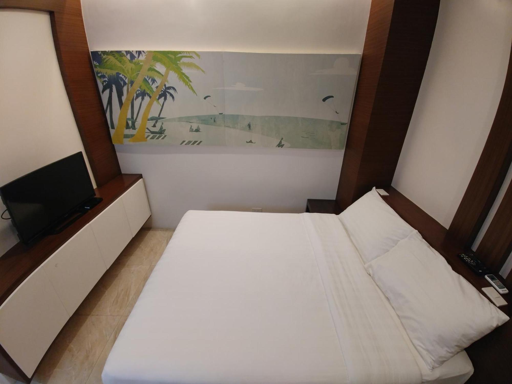 床和浴室服务套房酒店 伊洛伊洛 外观 照片