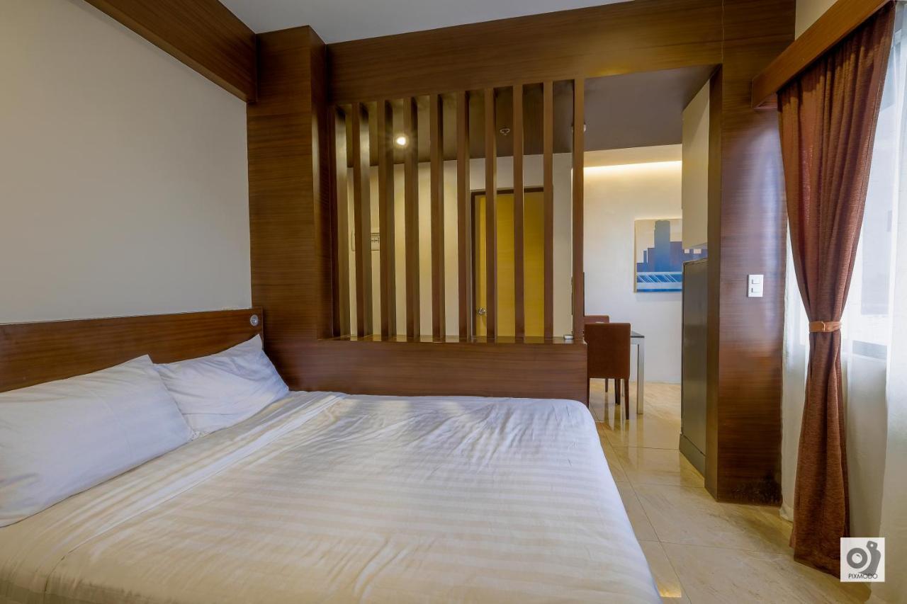 床和浴室服务套房酒店 伊洛伊洛 外观 照片